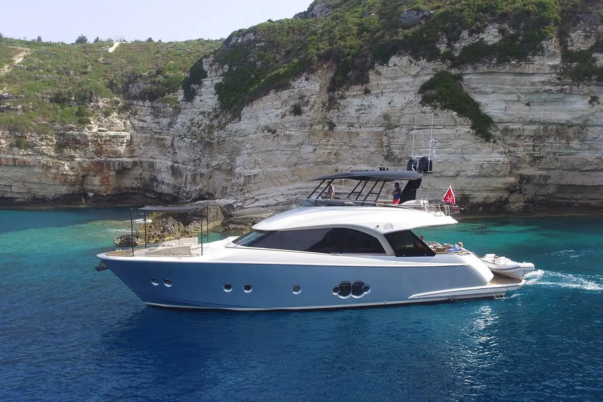 MCY66, exterior — Sardinia Lux Yachts, Cerdeña. Tardes tranquilas frente a la Costa Smeralda