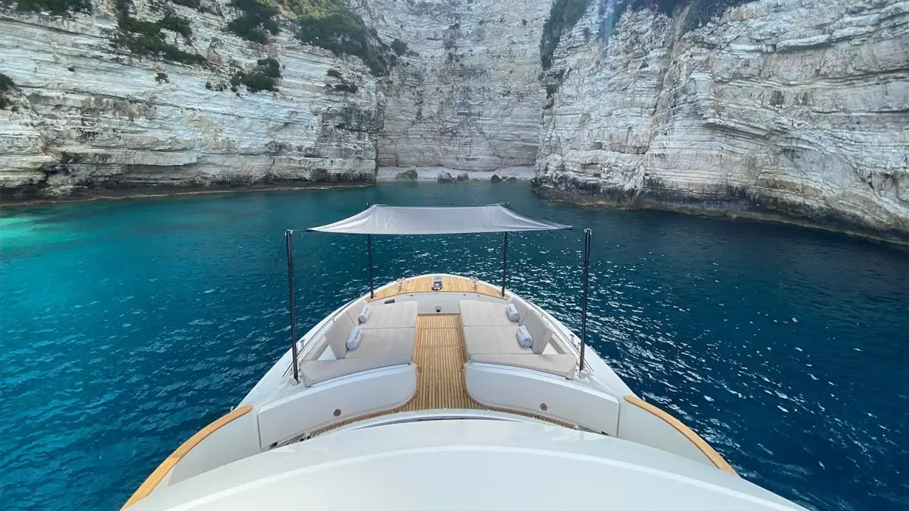MCY66, exterior — Sardinia Lux Yachts, Cerdeña. Tardes tranquilas frente a la Costa Smeralda