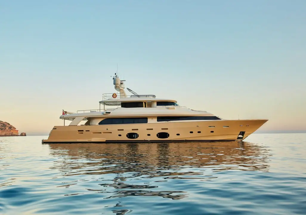 Navetta 33 — Sardinia Lux Yachts, Sardegna. Navetta 33 — 33m