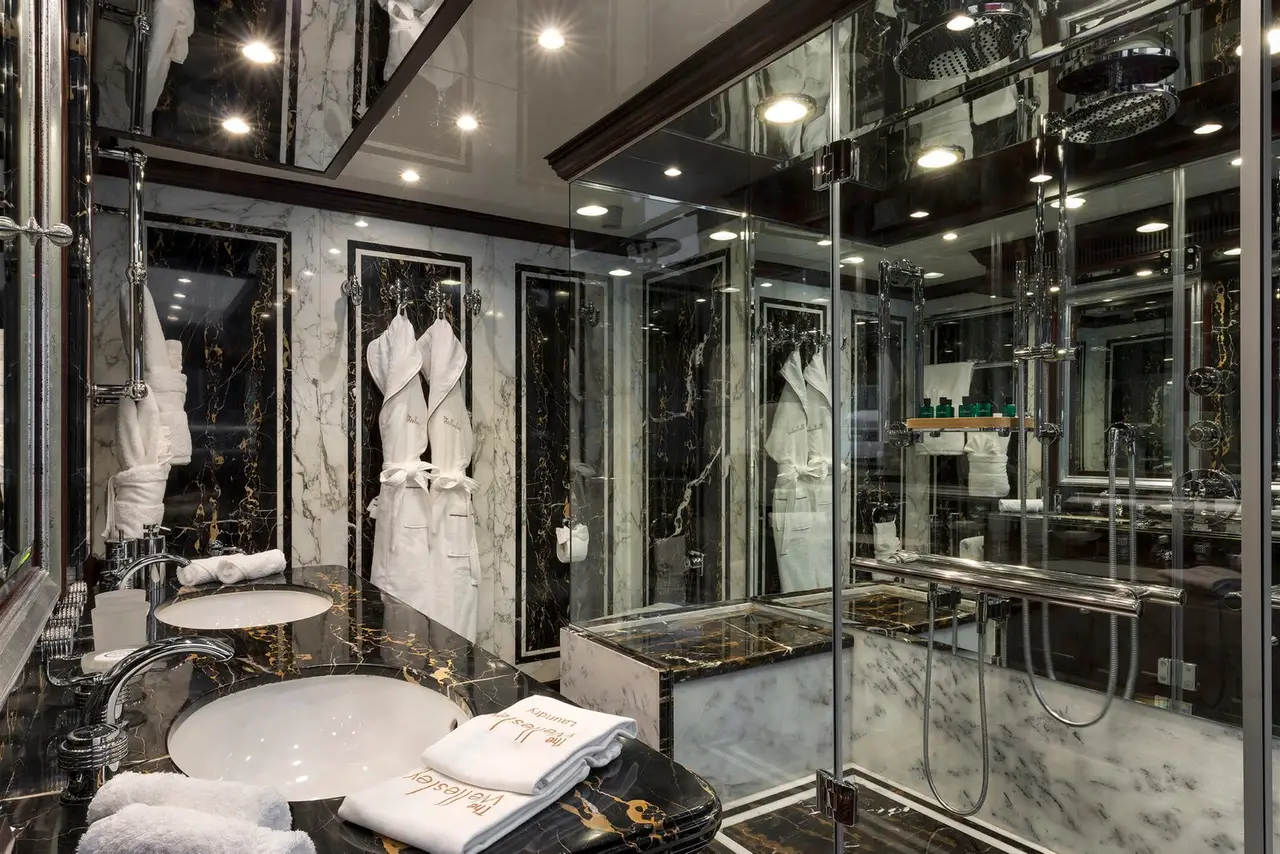 The Wellesley, salon — Sardinia Lux Yachts, Sardegna. The Wellesley — 56m