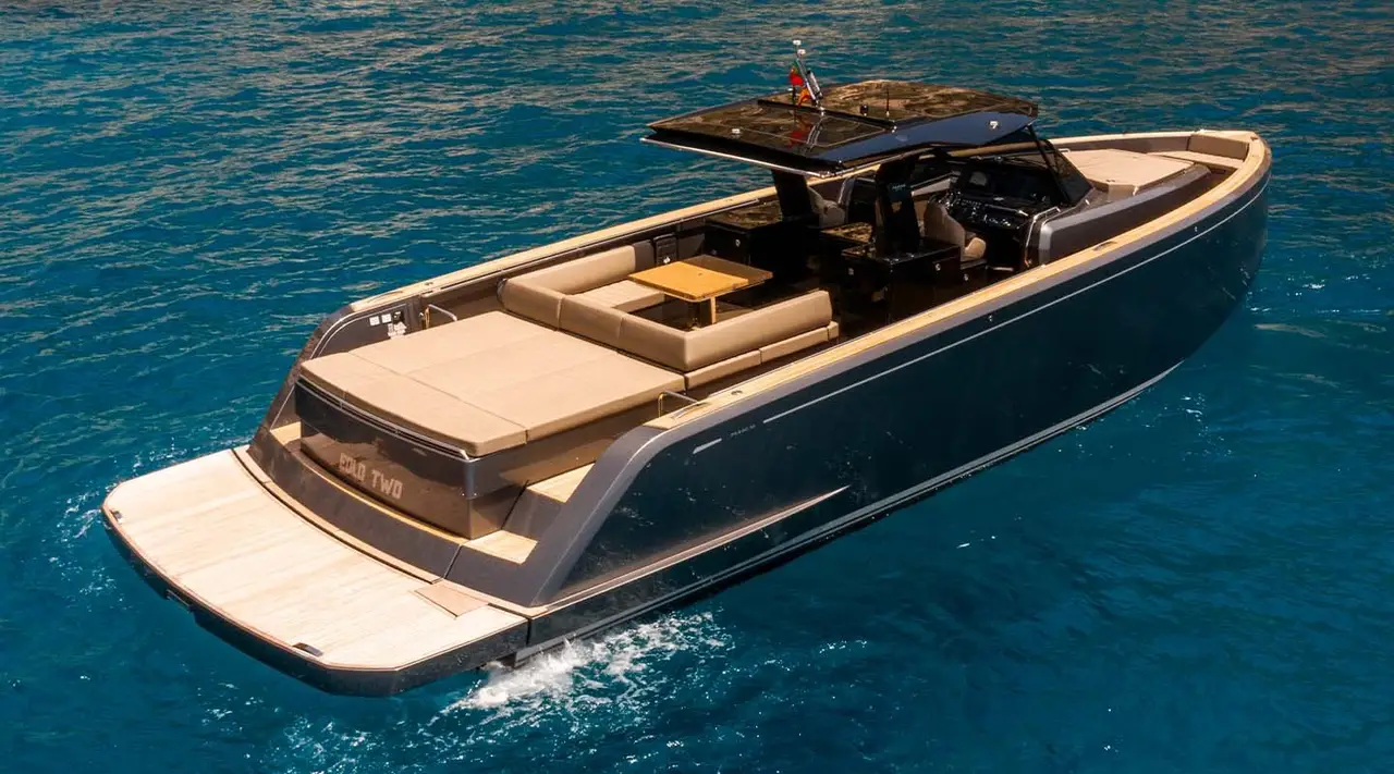 Pardo 50, ponte principale — Sardinia Lux Yachts, Sardegna. Pardo 50 — 16m