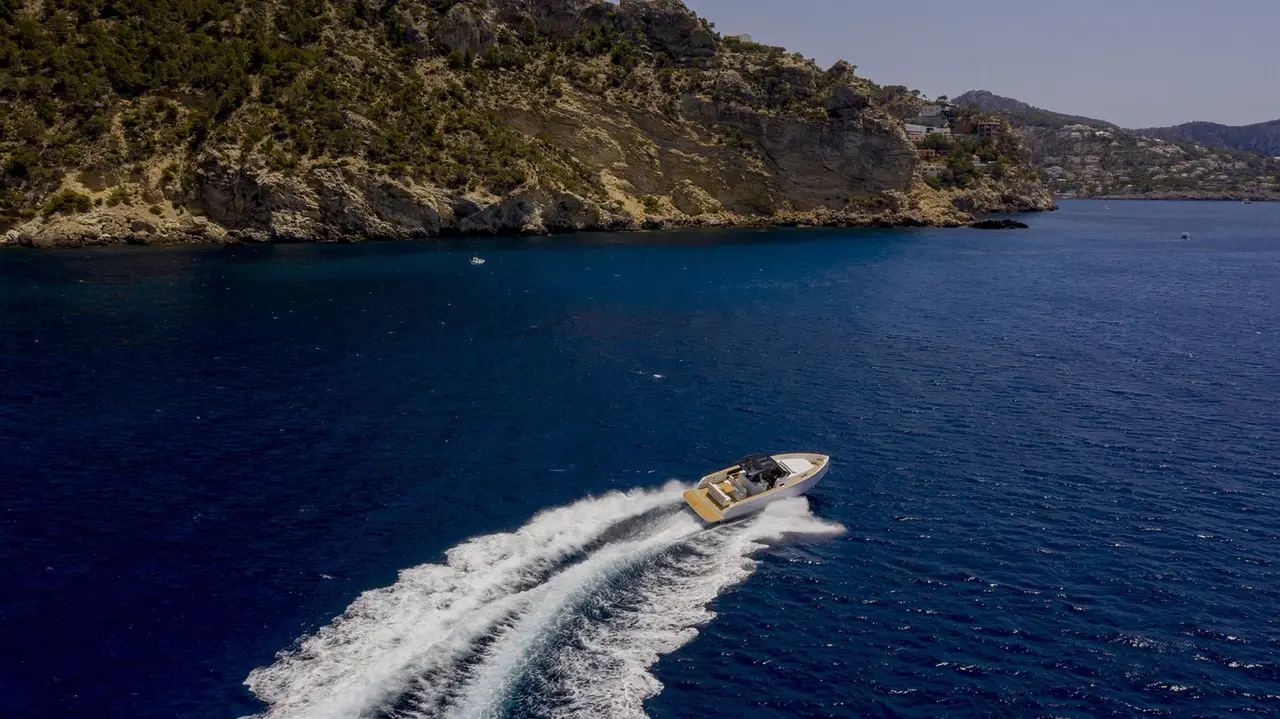 Pardo 38, ponte di poppa — Sardinia Lux Yachts, Sardegna. Pardo 38 — 11.56m