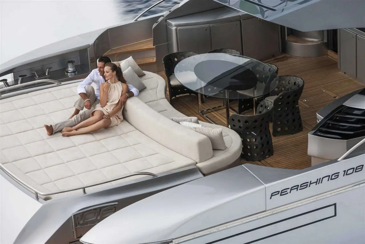 Pershing 108, cabina principale — Sardinia Lux Yachts, Sardegna. Pershing 108 — 33m