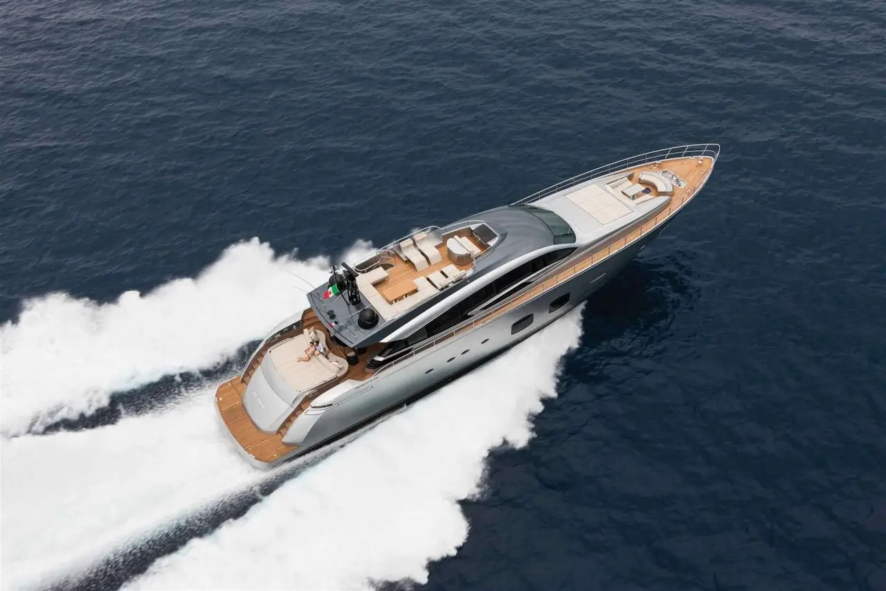 Pershing 108, esterno — Sardinia Lux Yachts, Sardegna. Pershing 108 — 33m