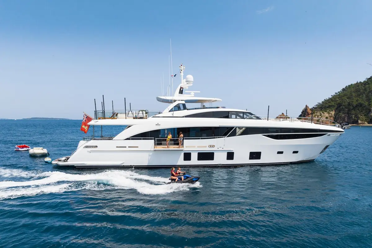 Princess 35M — Sardinia Lux Yachts, Cerdeña. Princess 35M — 35m