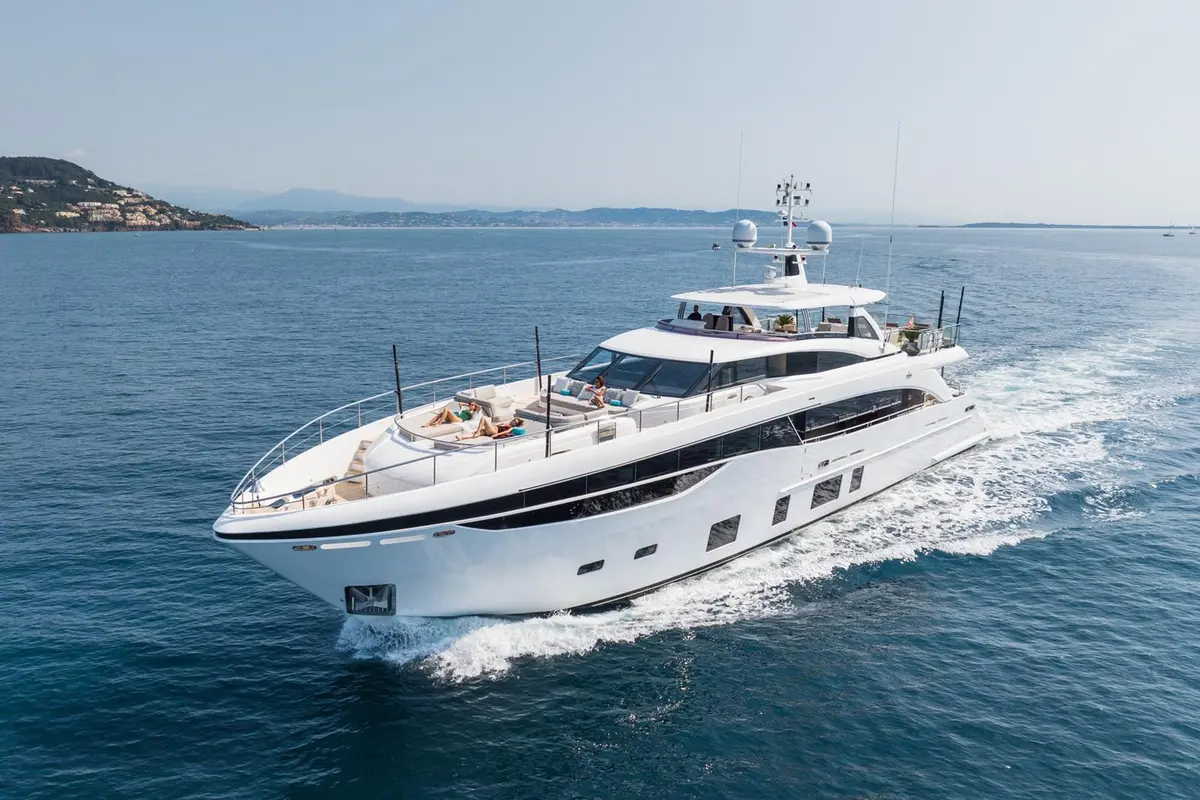 Princess 35M, salón — Sardinia Lux Yachts, Cerdeña. Princess 35M — 35m