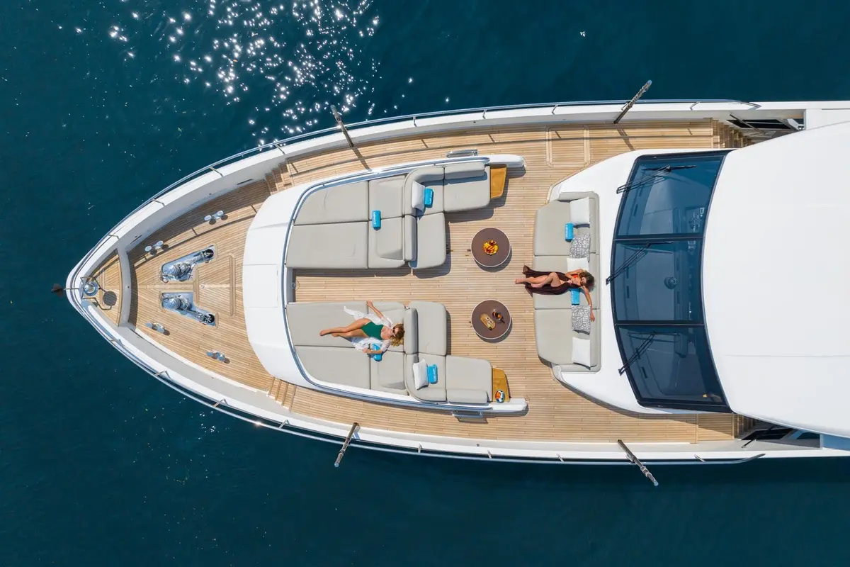 Princess 35M, flybridge — Sardinia Lux Yachts, Cerdeña. Princess 35M — 35m