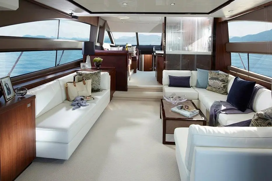 Princess 68 Fly, pont principal — Sardinia Lux Yachts, Sardaigne. Princess 68 Fly — 21m