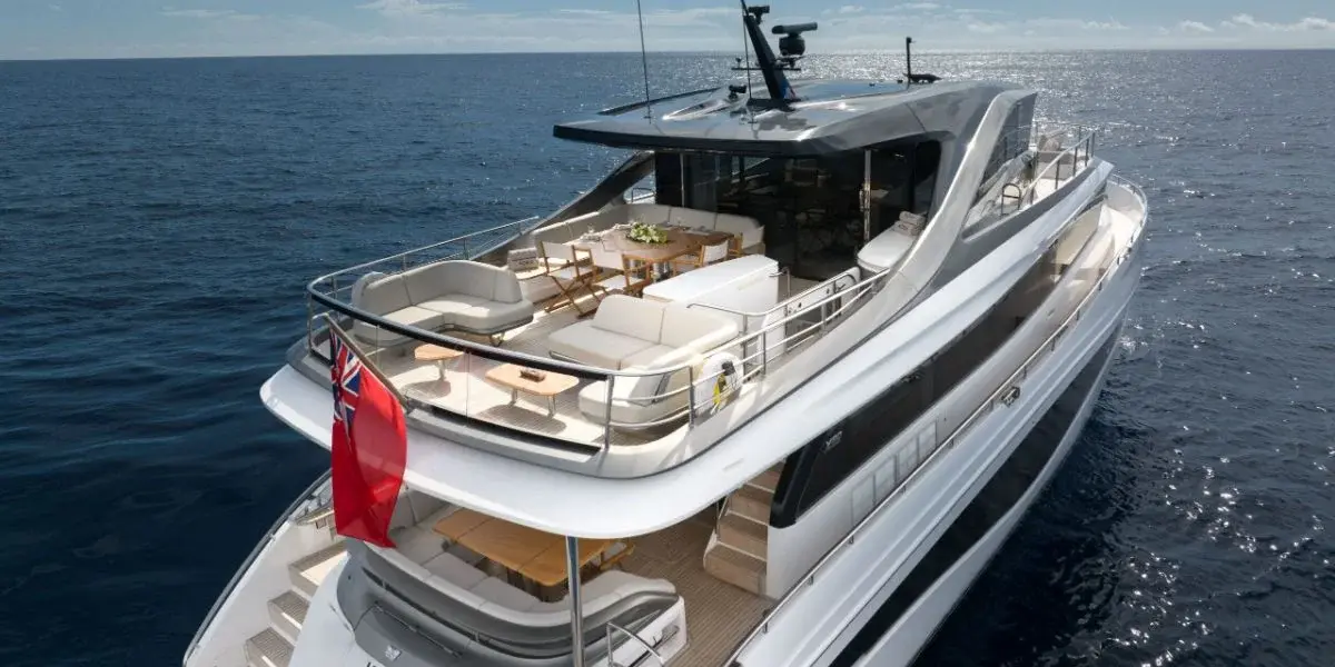 Princess Y80, esterno — Sardinia Lux Yachts, Sardegna. Princess Y80 — 25m
