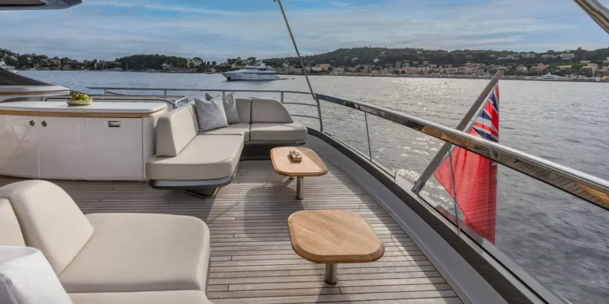 Princess Y80, salon — Sardinia Lux Yachts, Sardegna. Princess Y80 — 25m