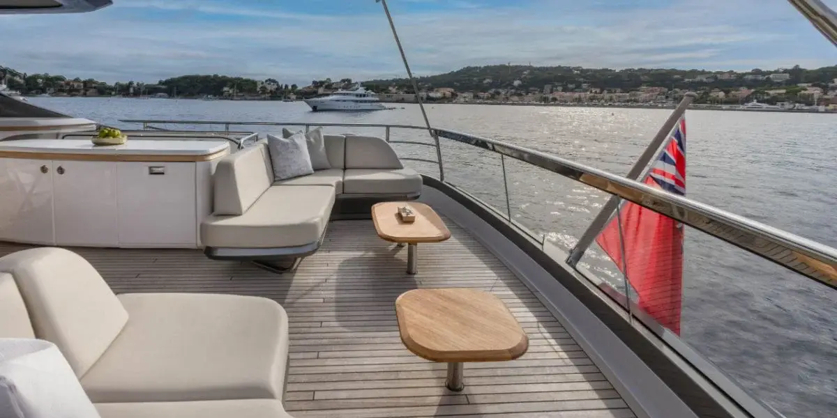 Princess Y80, salon — Sardinia Lux Yachts, Sardegna. Princess Y80 — 25m