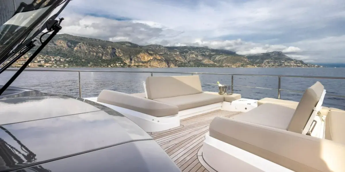 Princess Y80, esterno — Sardinia Lux Yachts, Sardegna. Princess Y80 — 25m