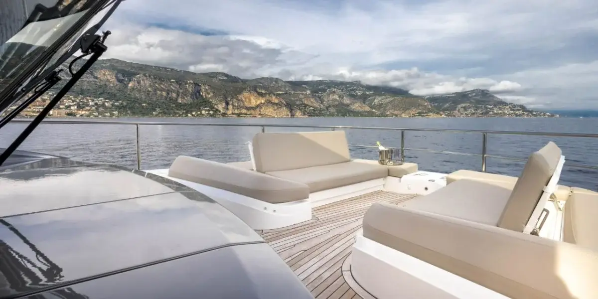Princess Y80, esterno — Sardinia Lux Yachts, Sardegna. Princess Y80 — 25m