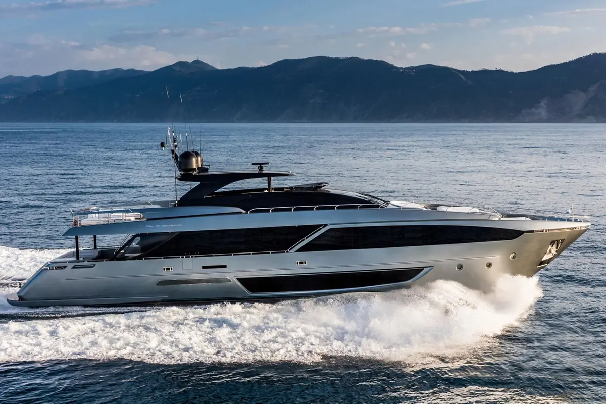 Riva 110 — Sardinia Lux Yachts, Cerdeña. Riva 110 — 33m