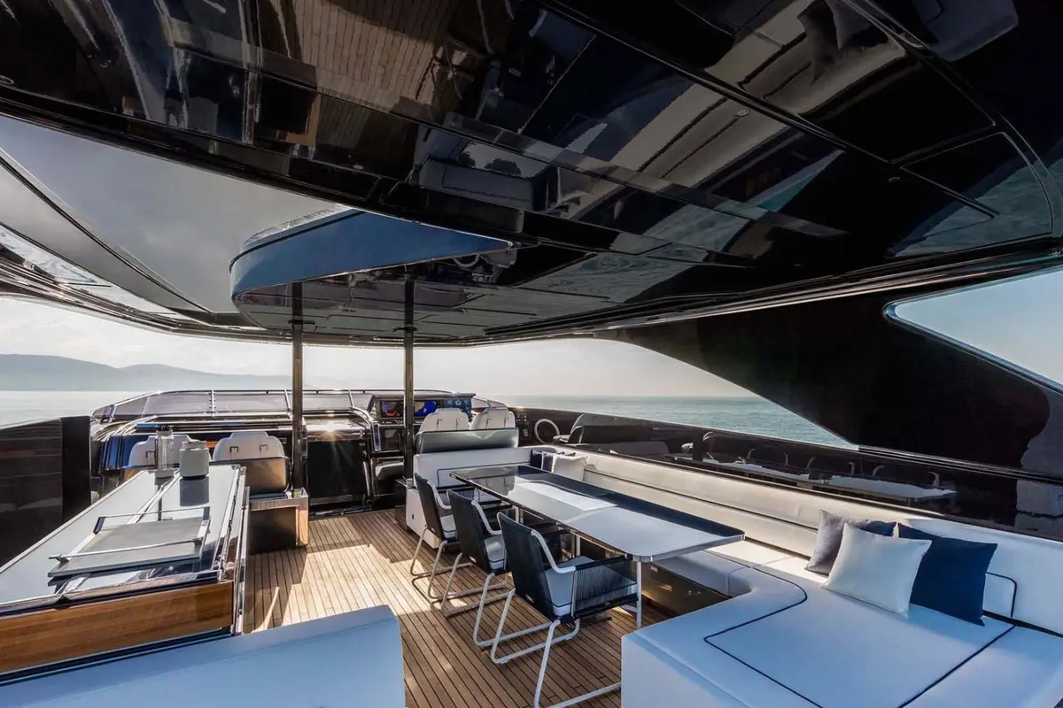 Riva 110, camarote principal — Sardinia Lux Yachts, Cerdeña. Riva 110 — 33m