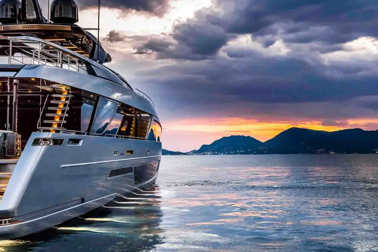 Riva 110, flybridge — Sardinia Lux Yachts, Sardegna. Riva 110 — 33m