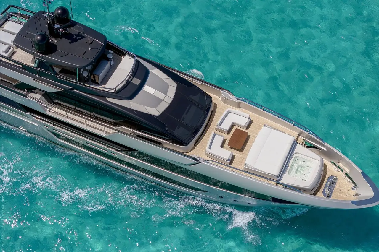 Riva 130, ponte di poppa — Sardinia Lux Yachts, Sardegna. Riva 130 — 40m