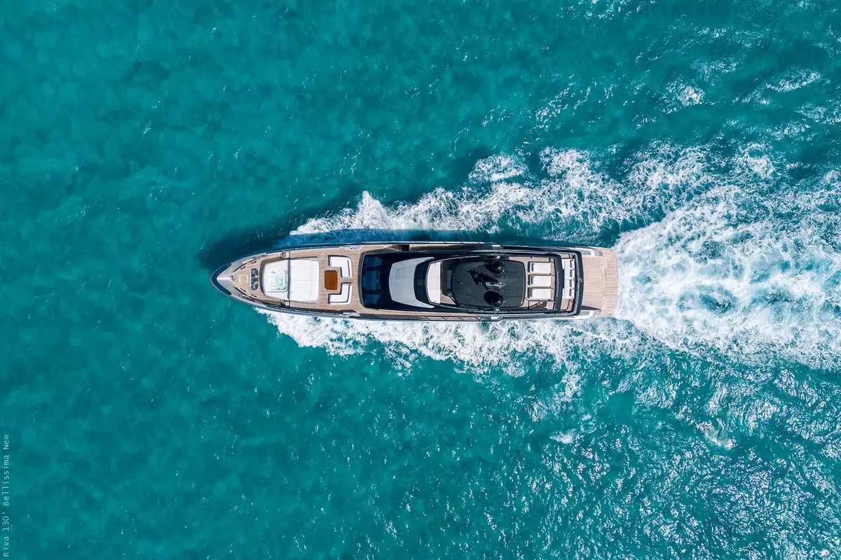 Riva 130, cabina principale — Sardinia Lux Yachts, Sardegna. Riva 130 — 40m