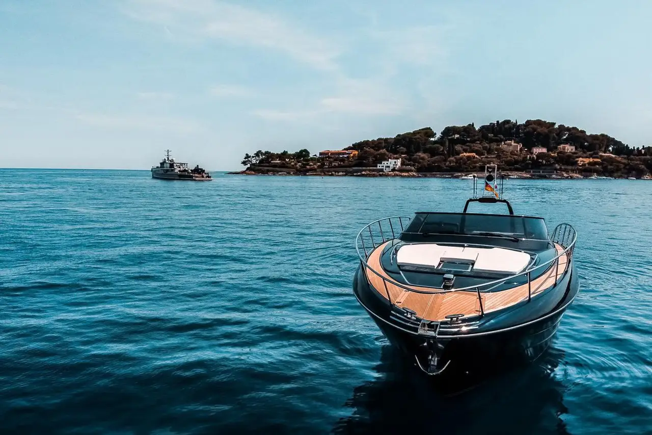 Riva 56 Rivale, salon — Sardinia Lux Yachts, Sardegna. Riva 56 Rivale — 17m