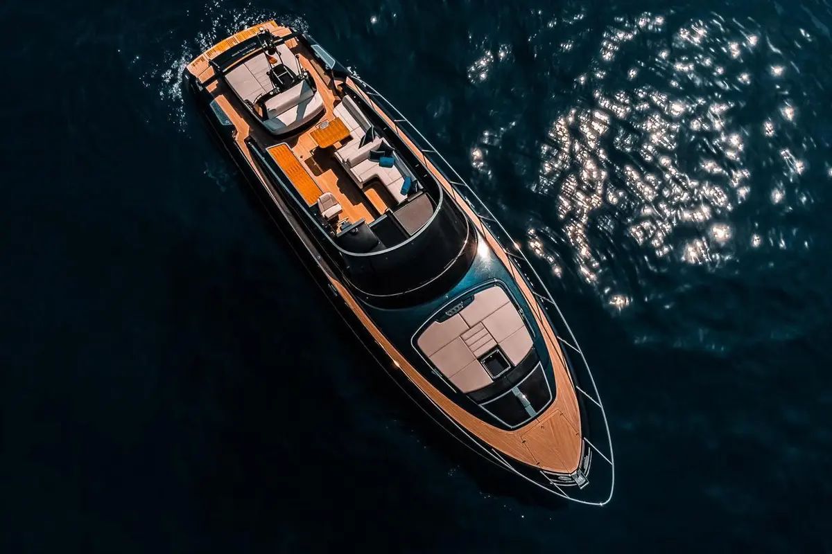 Riva 56 Rivale, cabina principale — Sardinia Lux Yachts, Sardegna. Riva 56 Rivale — 17m