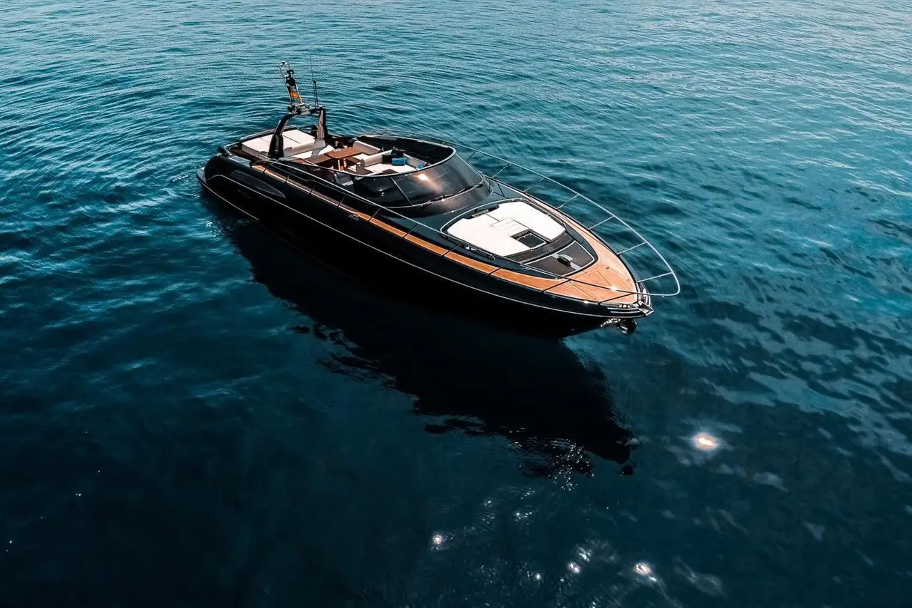 Riva 56 Rivale, esterno — Sardinia Lux Yachts, Sardegna. Riva 56 Rivale — 17m