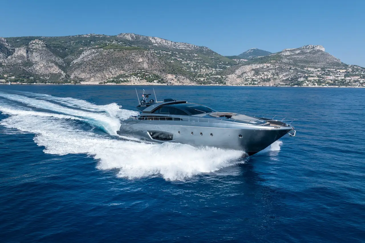 Riva 86 Domino — Sardinia Lux Yachts, Sardegna. Riva 86 Domino — 26m