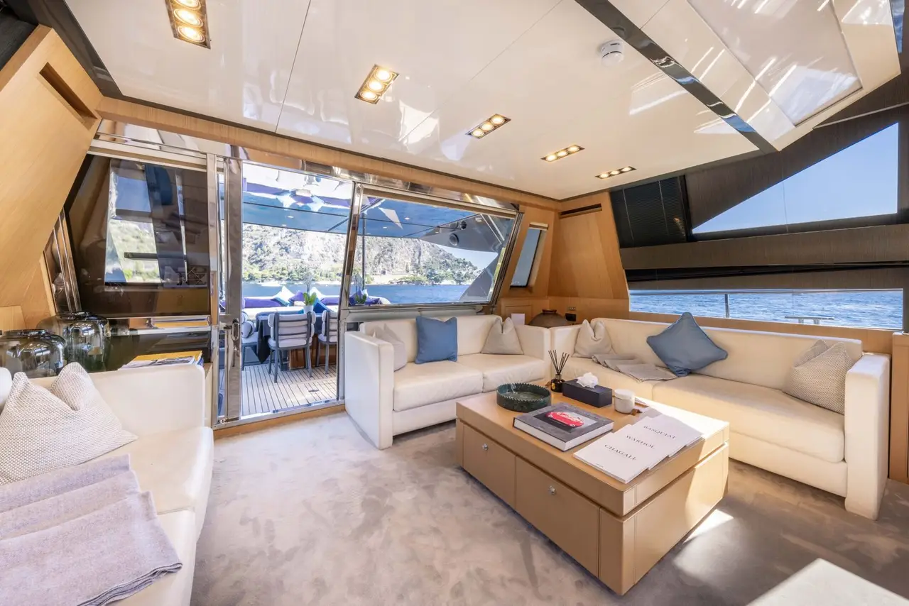 Riva 86 Domino, esterno — Sardinia Lux Yachts, Sardegna. Riva 86 Domino — 26m