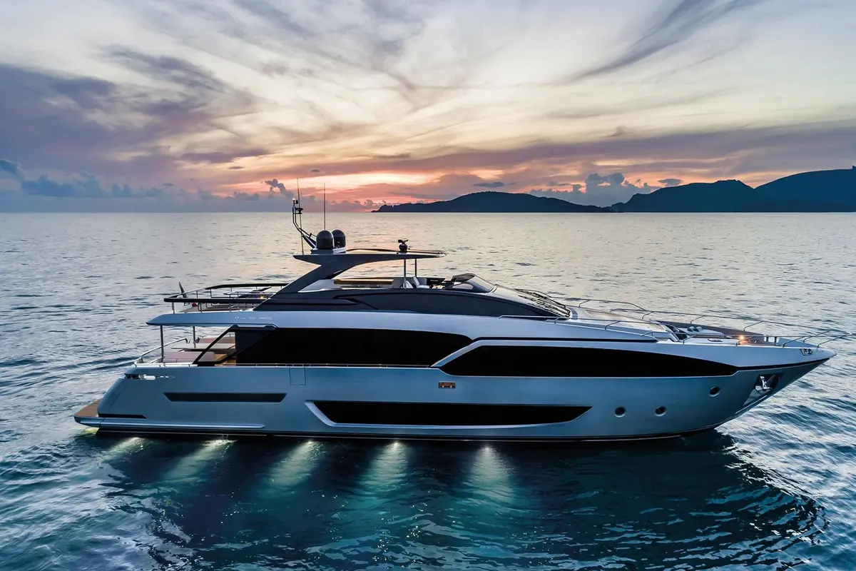 Riva 90, esterno — Sardinia Lux Yachts, Sardegna. Riva 90 — 28.5m