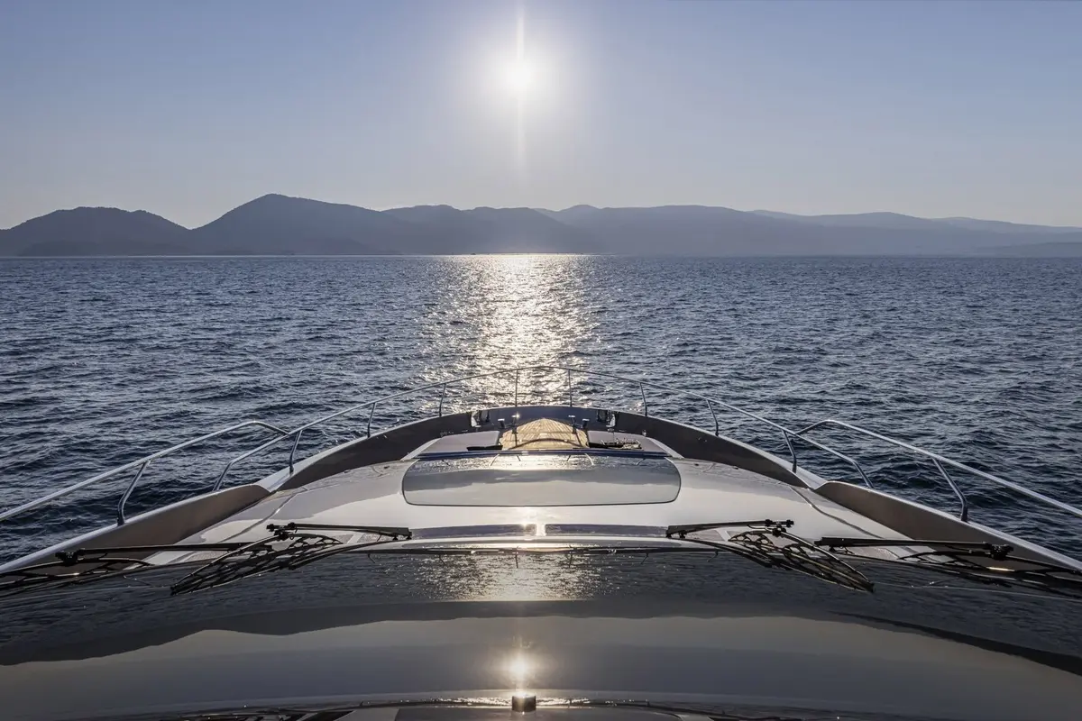 Riva 90, ponte di poppa — Sardinia Lux Yachts, Sardegna. Riva 90 — 28.5m