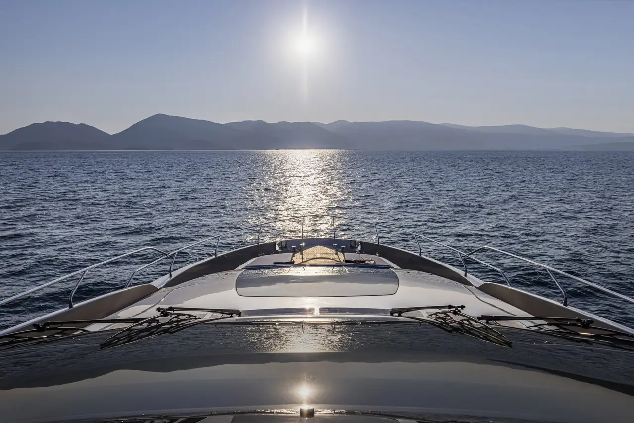 Riva 90, ponte di poppa — Sardinia Lux Yachts, Sardegna. Riva 90 — 28.5m