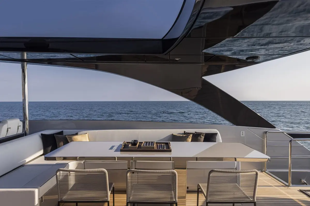Riva 90, flybridge — Sardinia Lux Yachts, Sardegna. Riva 90 — 28.5m
