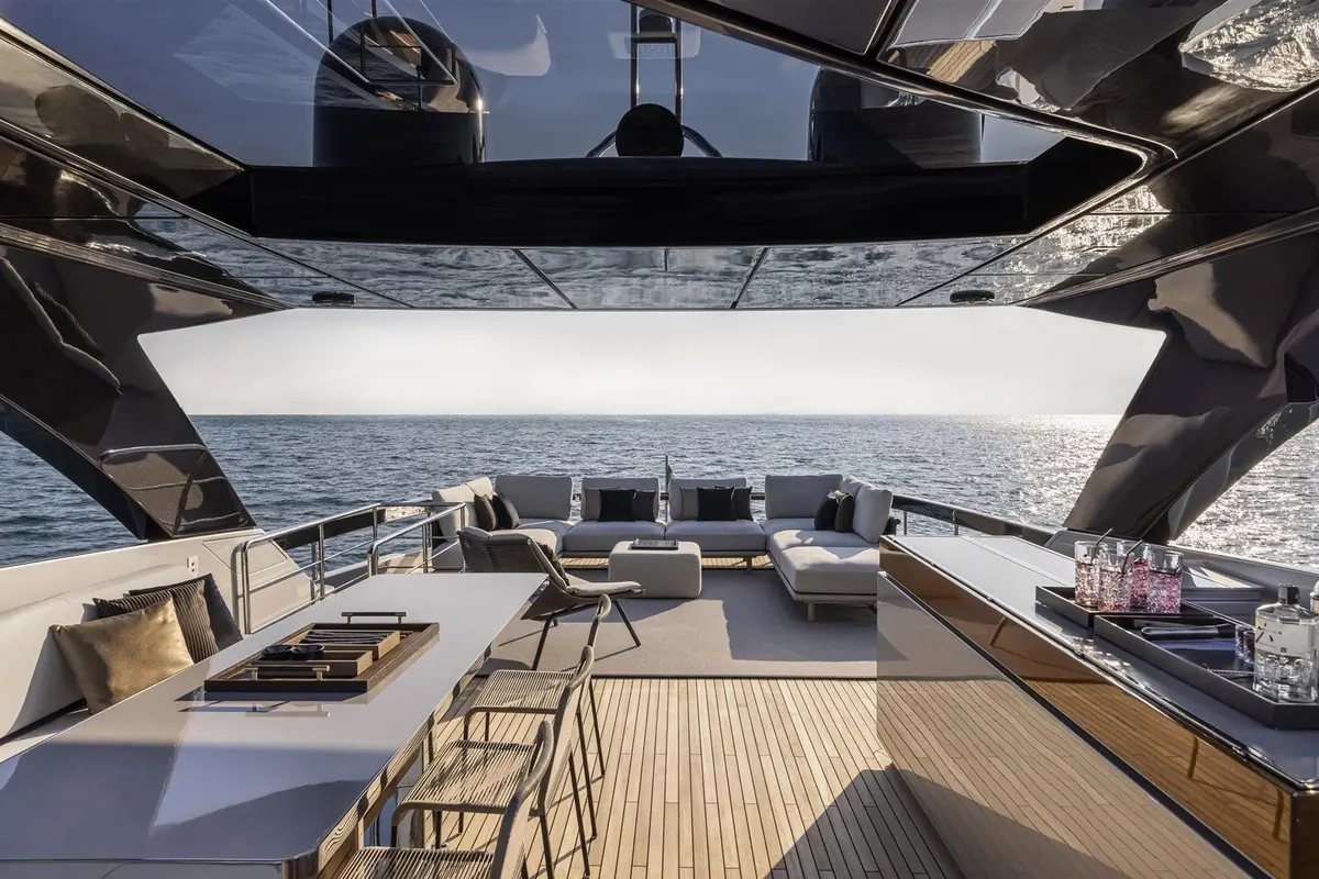Riva 90, esterno — Sardinia Lux Yachts, Sardegna. Riva 90 — 28.5m