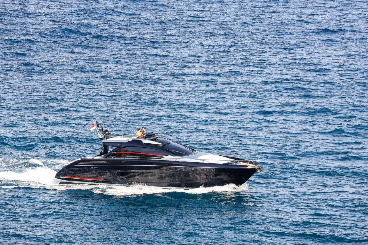 Ribelle 66, ponte principale — Sardinia Lux Yachts, Sardegna. Ribelle 66 — 20m