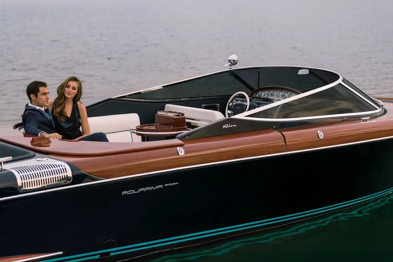Riva Aquariva, esterno — Sardinia Lux Yachts, Sardegna. Uscite veloci in mogano sulla Costa Smeralda