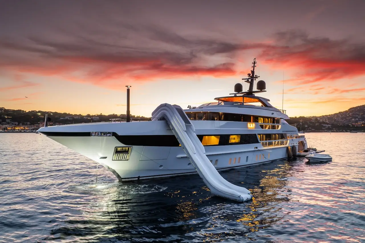 RMF, esterno — Sardinia Lux Yachts, Sardegna. Un ponte di 52 metri per dieci ospiti