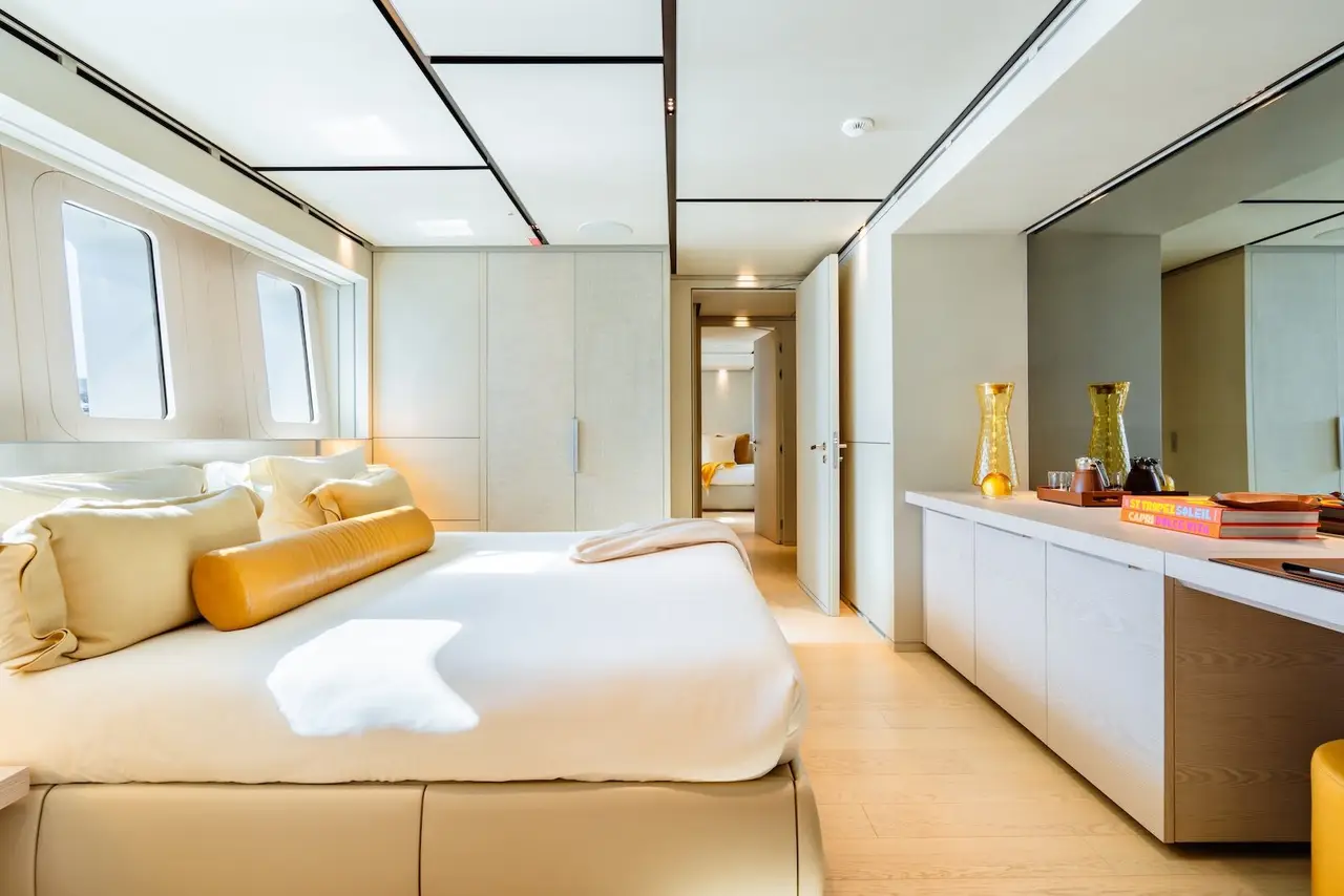 RMF, esterno — Sardinia Lux Yachts, Sardegna. Un ponte di 52 metri per dieci ospiti
