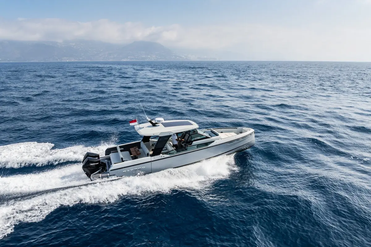 Saxdor 320, esterno — Sardinia Lux Yachts, Sardegna. Saxdor 320 — 10m