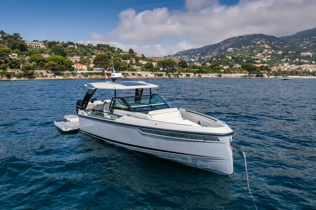 Saxdor 320, flybridge — Sardinia Lux Yachts, Sardegna. Saxdor 320 — 10m