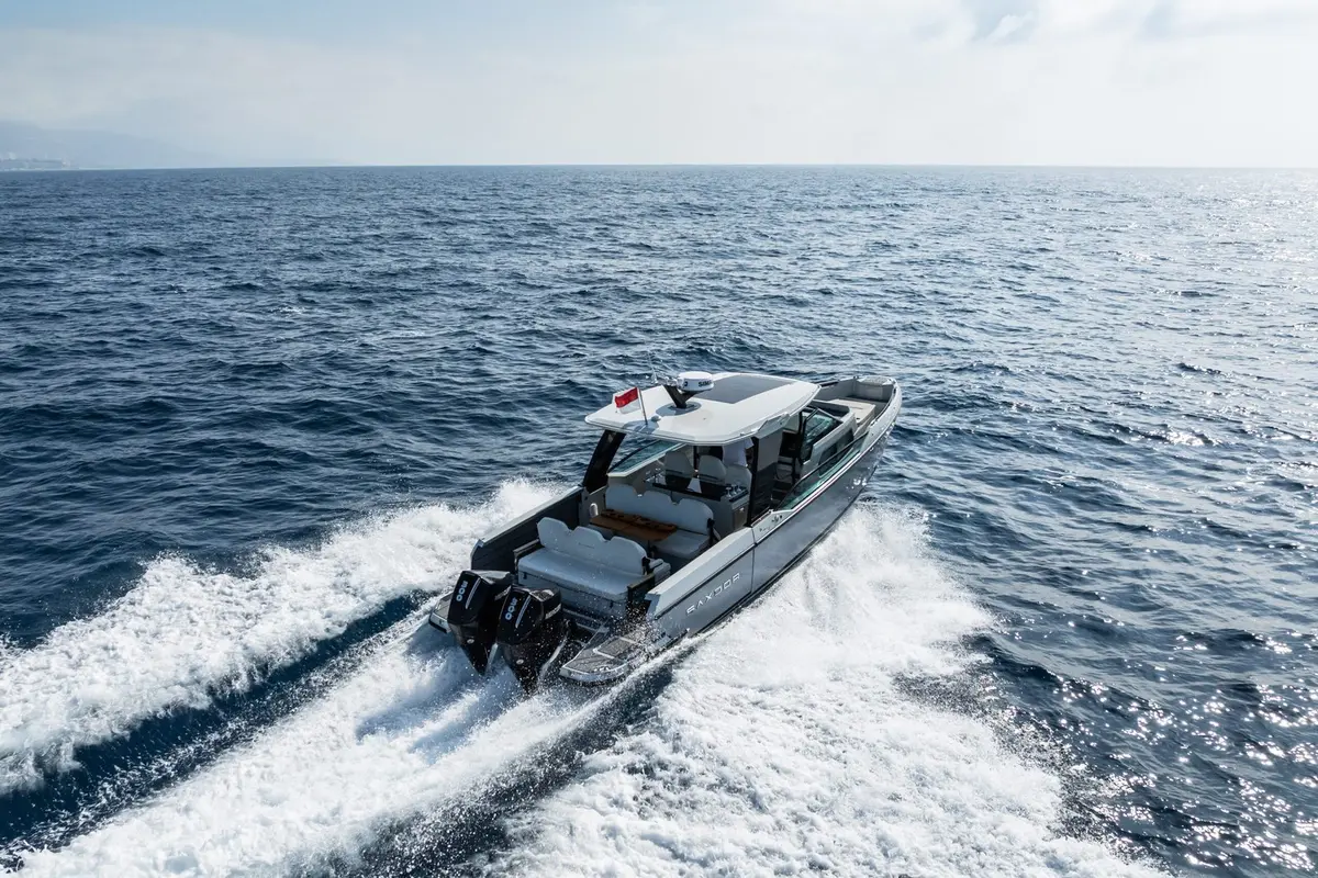 Saxdor 320, esterno — Sardinia Lux Yachts, Sardegna. Saxdor 320 — 10m