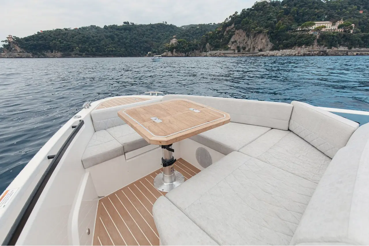Saxdor 400 GTO, salon — Sardinia Lux Yachts, Sardinia. Saxdor 400 GTO — 12.4m