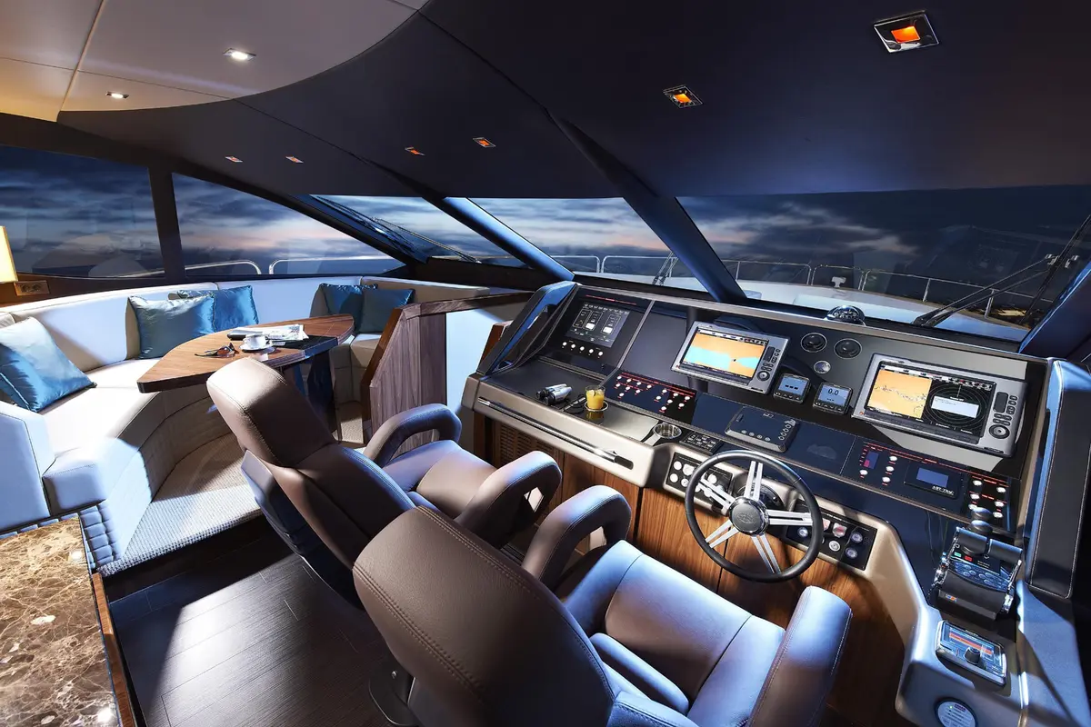 Sunseeker 28, salon — Sardinia Lux Yachts, Sardegna. Sunseeker 28 — 28m