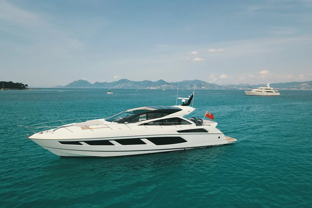 Sunseeker 68 — Sardinia Lux Yachts, Sardegna. Sunseeker 68 — 22m