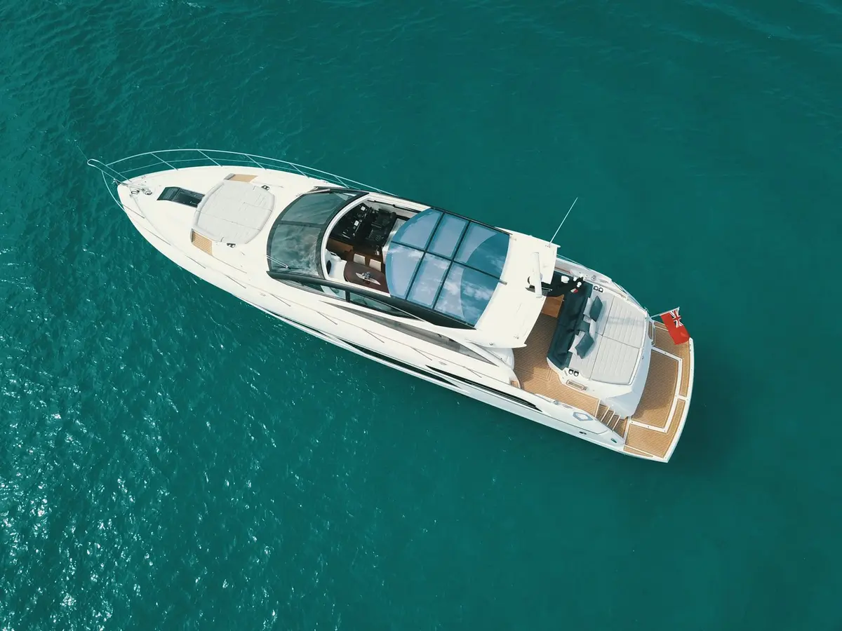 Sunseeker 68, salon — Sardinia Lux Yachts, Sardegna. Sunseeker 68 — 22m