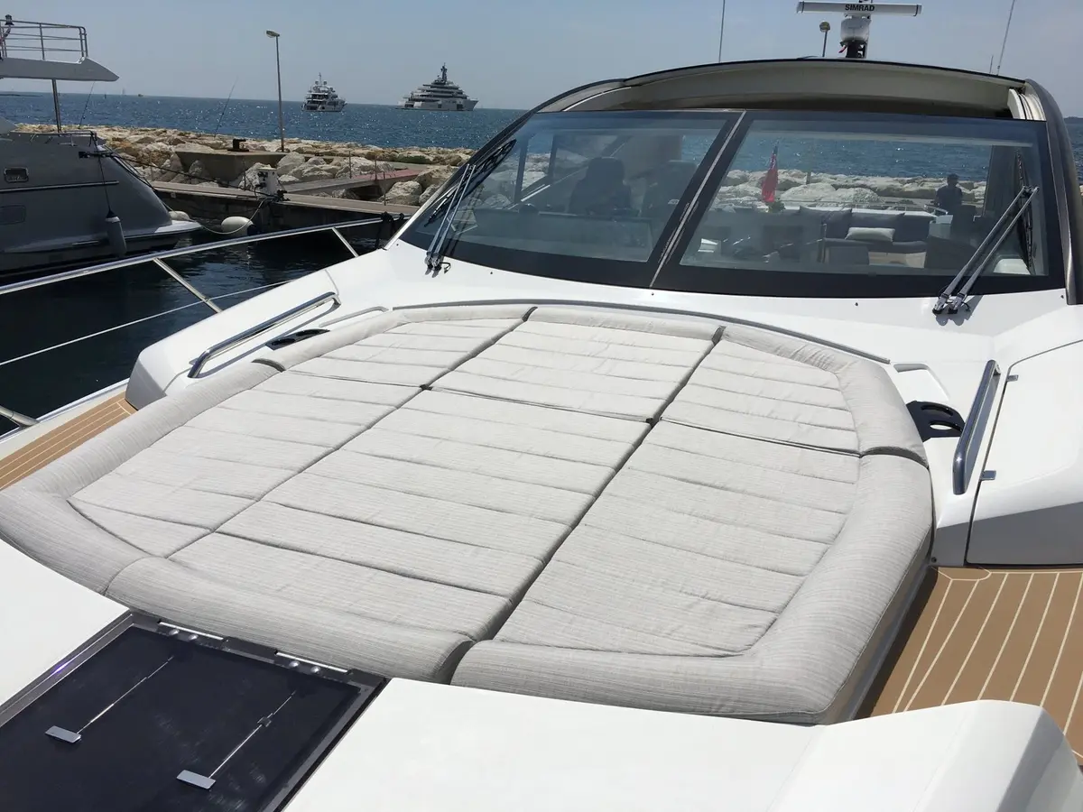Sunseeker 68, cabina principale — Sardinia Lux Yachts, Sardegna. Sunseeker 68 — 22m