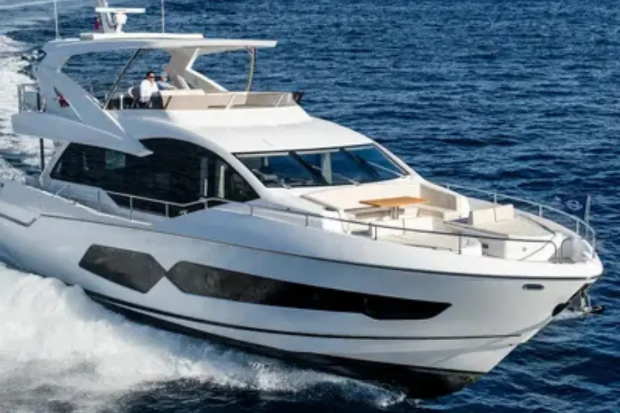 Sunseeker 76, exterior — Sardinia Lux Yachts, Cerdeña. Sunseeker 76 — 23m