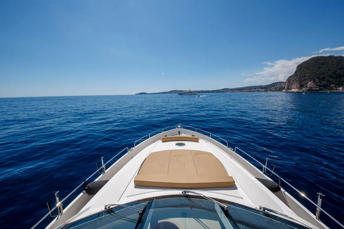 Sunseeker 82, cabina principale — Sardinia Lux Yachts, Sardegna. Sunseeker 82 — 26m