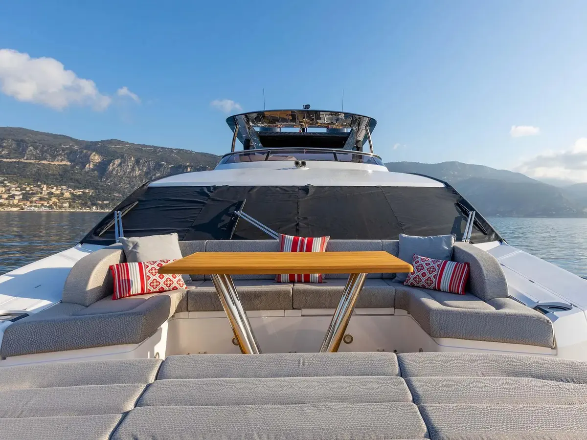 Sunseeker 86, cabina principale — Sardinia Lux Yachts, Sardegna. Sunseeker 86 — 3m