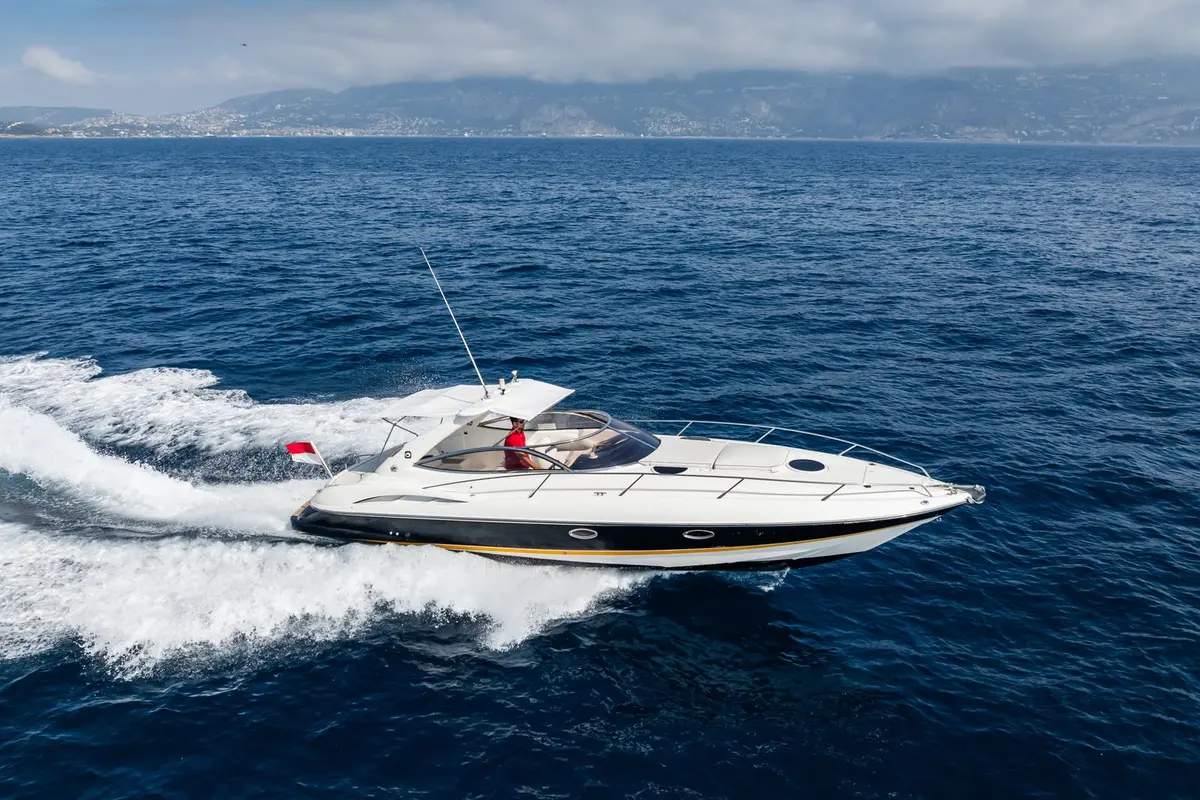 Superhawk 34, camarote principal — Sardinia Lux Yachts, Cerdeña. Superhawk 34 — 11m