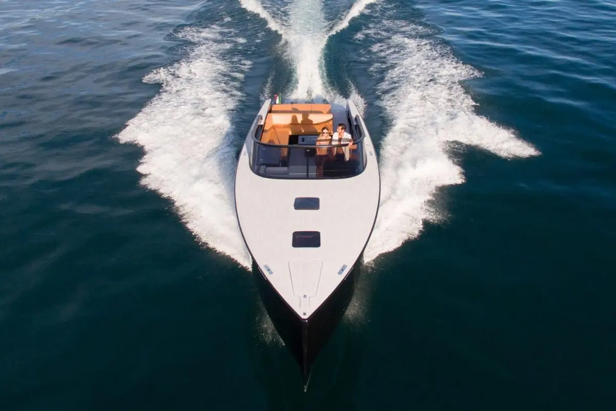 VanDutch 40, ponte principale — Sardinia Lux Yachts, Sardegna. VanDutch 40 — 12m