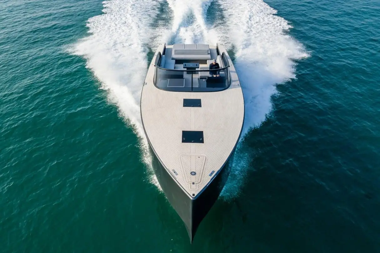Vandutch 55, ponte di poppa — Sardinia Lux Yachts, Sardegna. Vandutch 55 — 16m